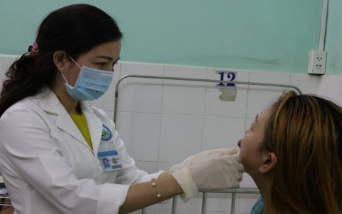 Vội vã làm đẹp đón tết, cô gái trẻ gặp họa